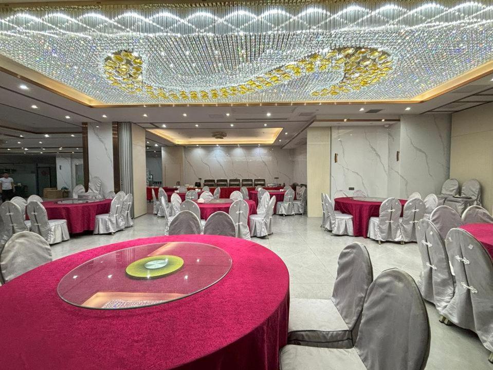 Lido De Paris Hotel Manila Exterior photo